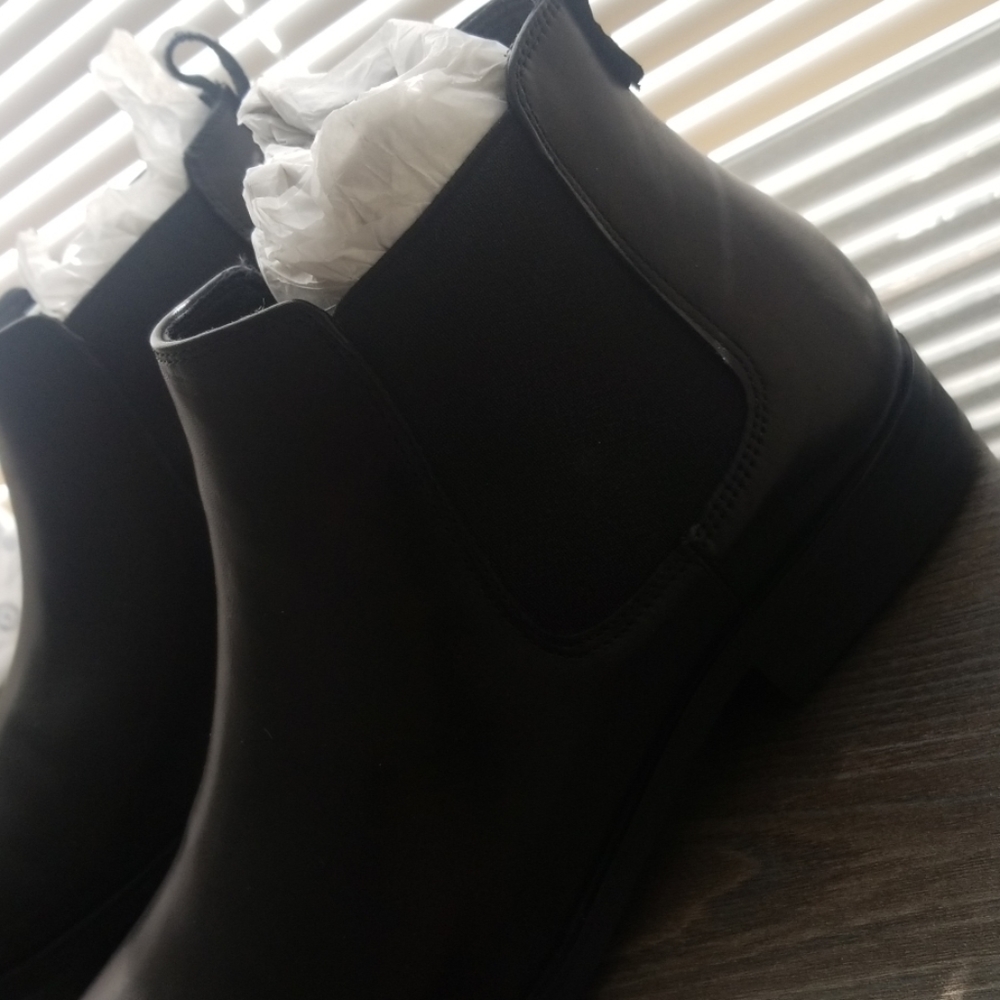 Shoes - Picture 2 of 5